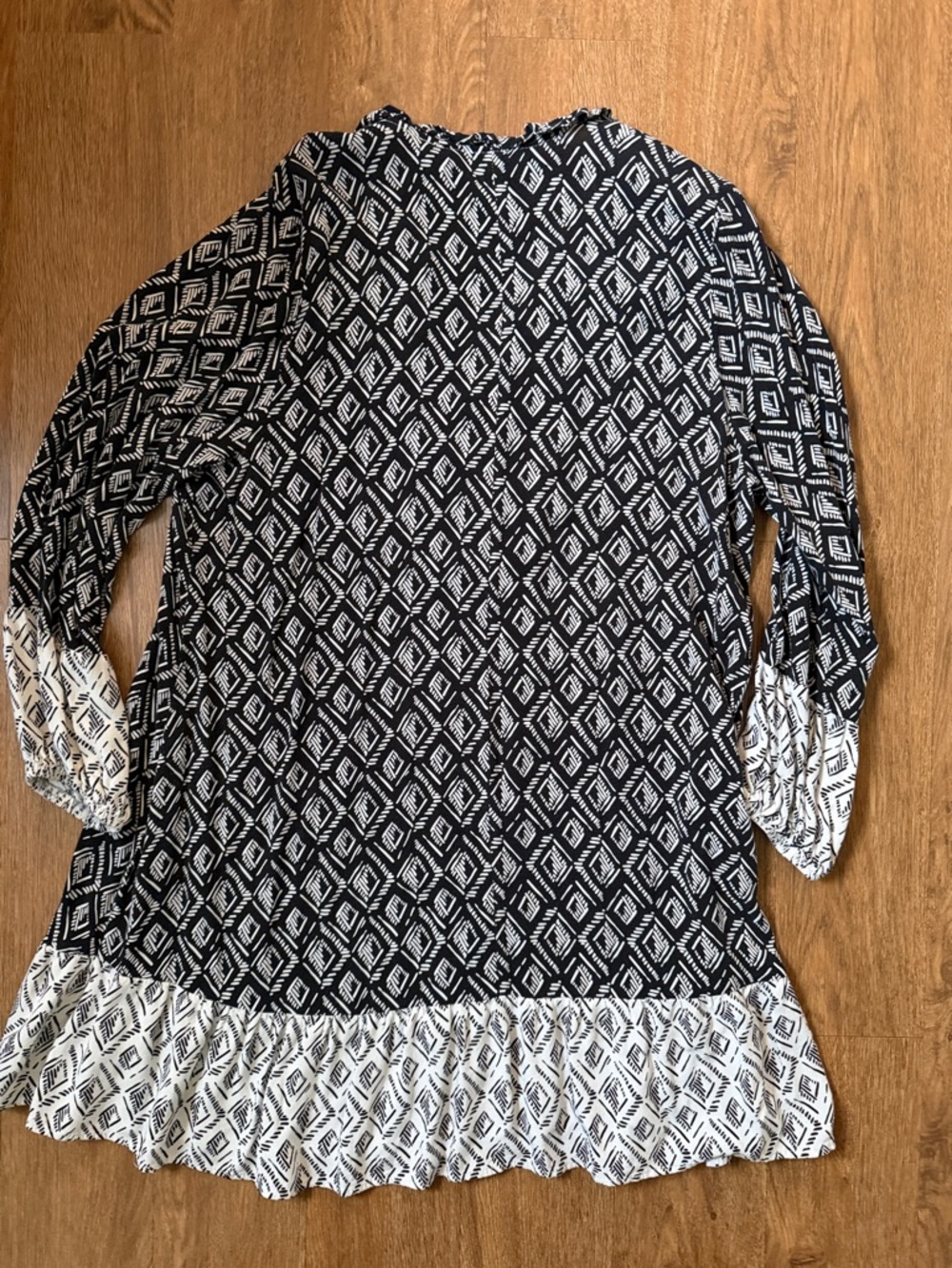 Zara Black & White Printed V-Neck Tunic Top - Picture 6 of 7